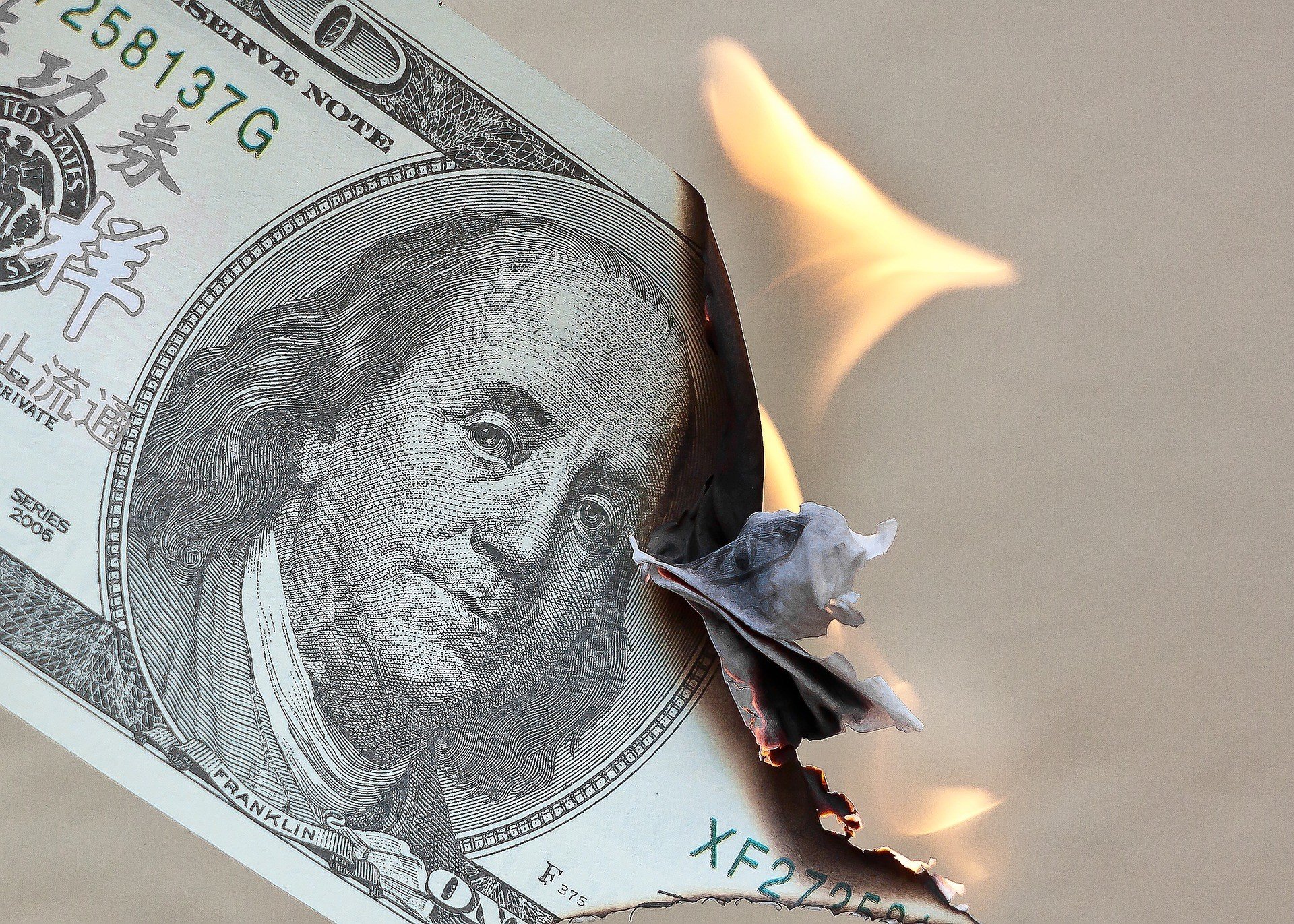 Межбанк: НБУ пытается остановить падение доллара