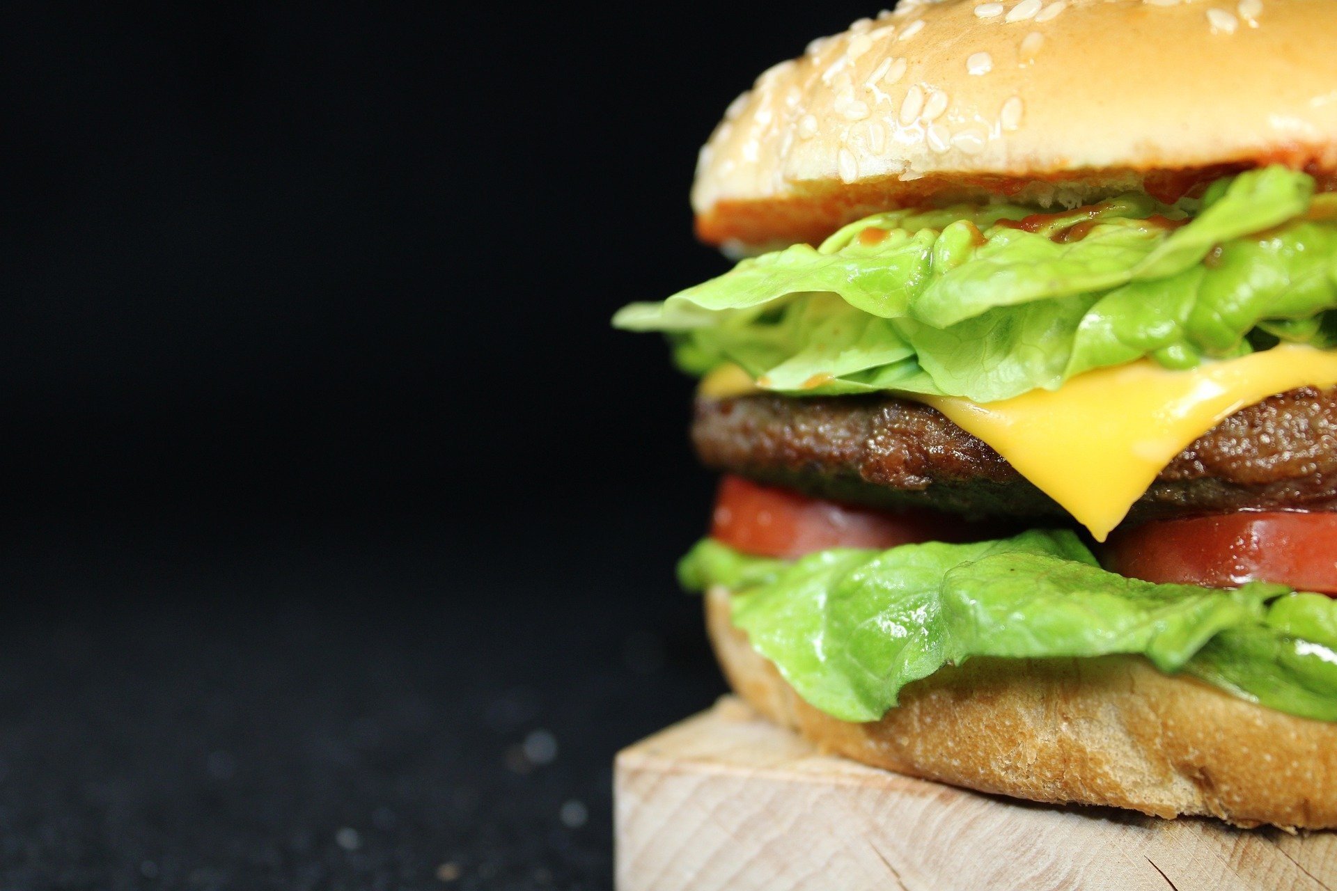 McDonald’s начнет продавать альтернативное мясо