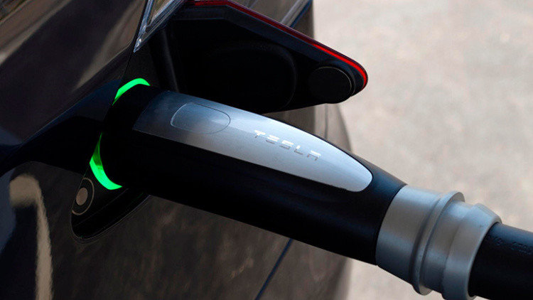 Электрозарядка Tesla обошлась дороже заправки бензином
