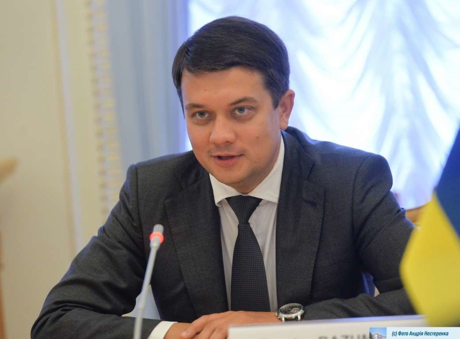 Разумков подписал закон с "поправкой против Шкарлета"