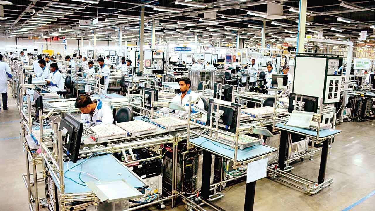 В Индии разгромили завод по производству iPhone