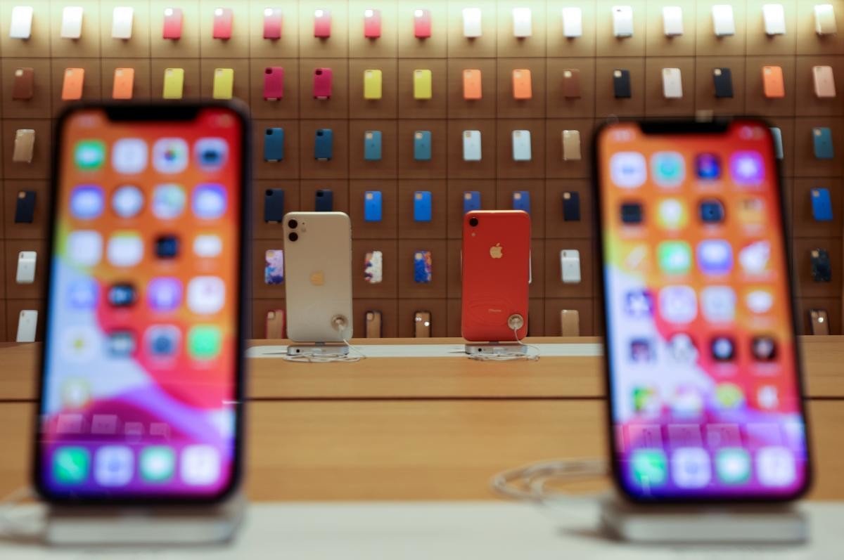 Apple заморозила співпрацю зі збирачем iPhone