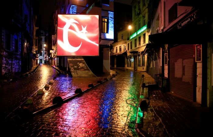 В Турции запретили выходить на улицу в выходные