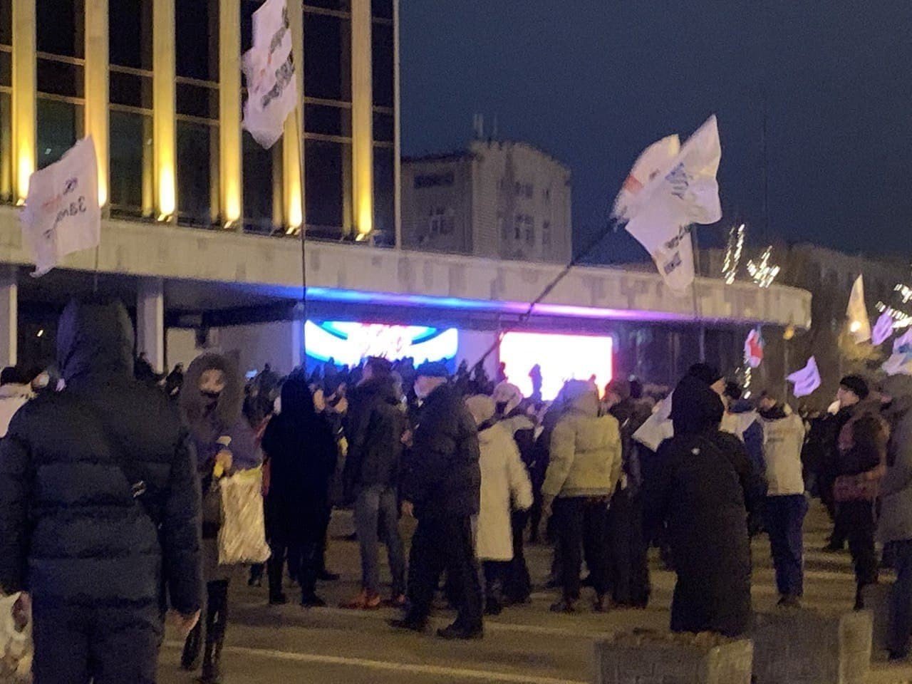 Силовики оточили Палац Україна в Києві