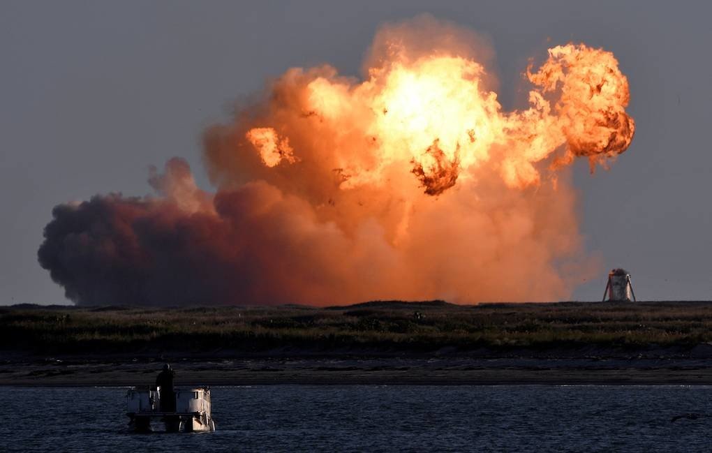 Космічний корабель SpaceX вибухнув під час випробувань