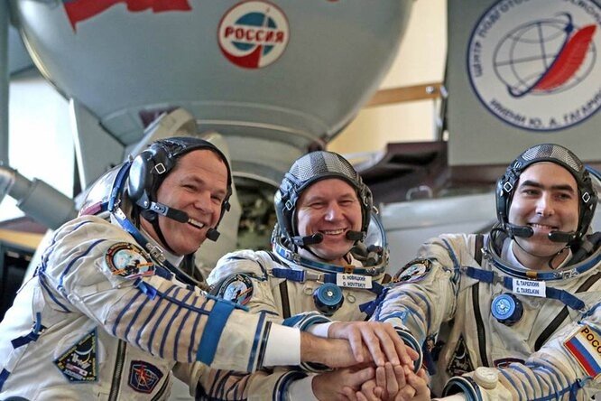 Скільки заробляють космонавти в США і Росії