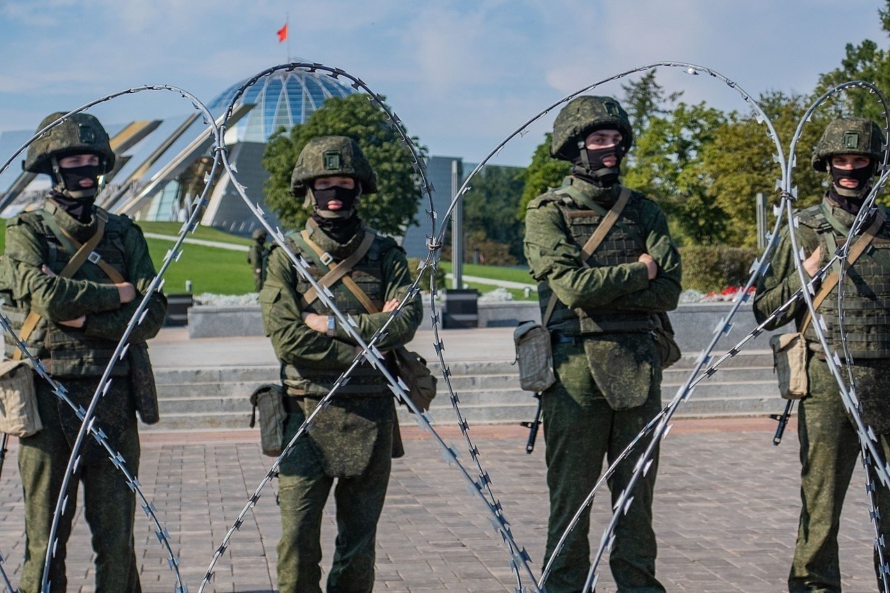 Білоруські силовики закликають провести нові вибори