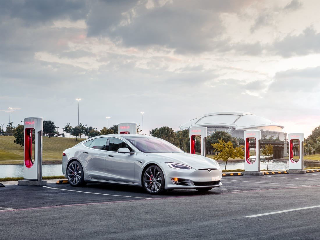 Tesla вернула бесплатную зарядку Supercharger