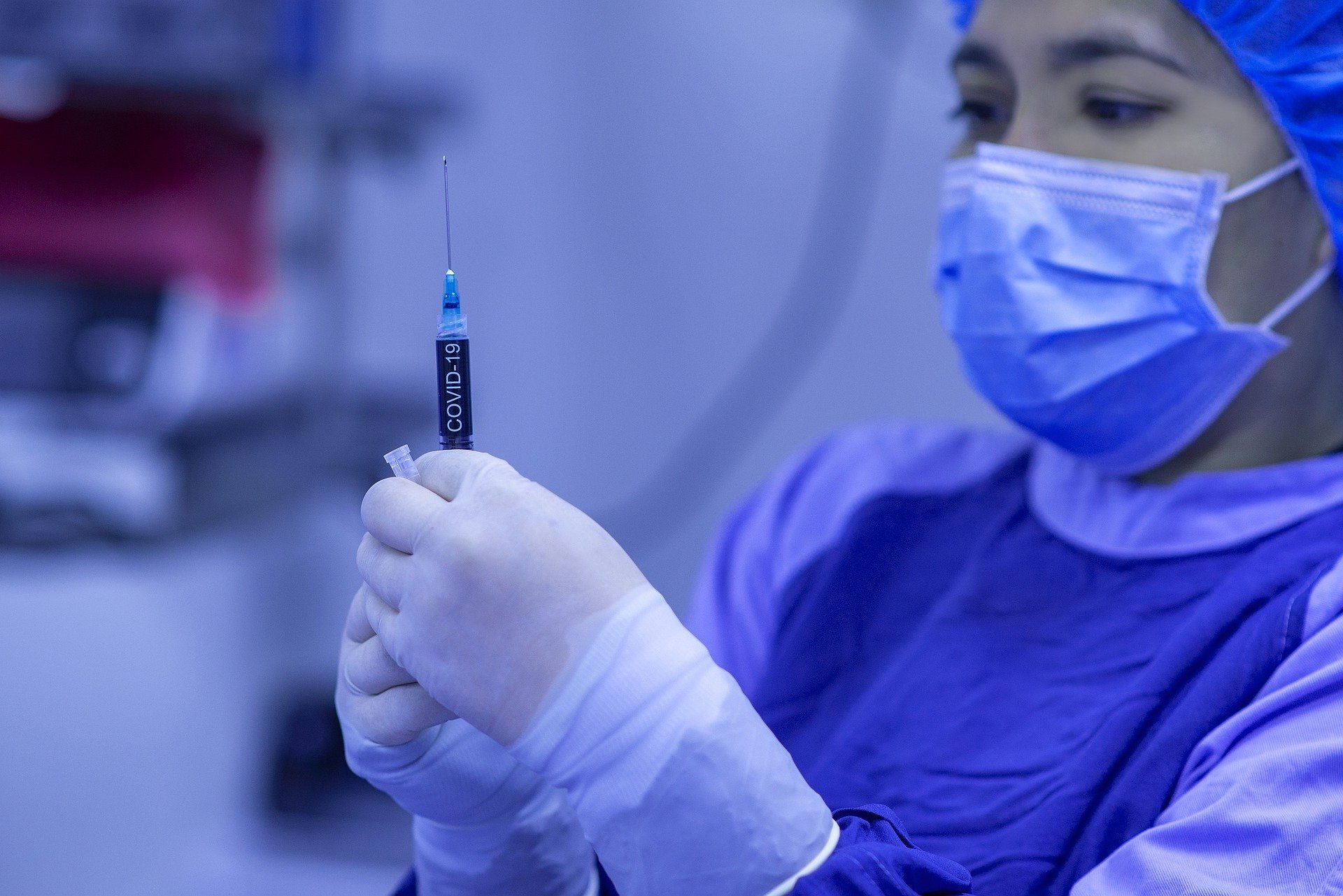 Казахстан начал вакцинацию собственным препаратом от COVID-19
