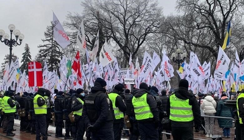 У Києві масова акція протесту, поліція у посиленому режимі