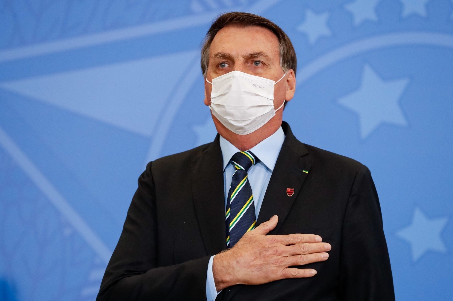 Президент Бразилии рассказал о "вечной жизни с коронавирусом"