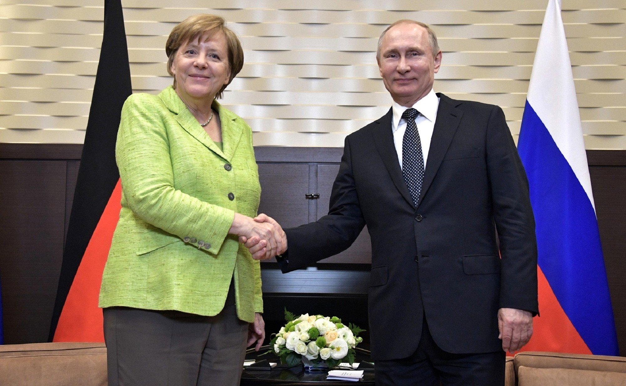 Путін і Меркель провели телефонну розмову