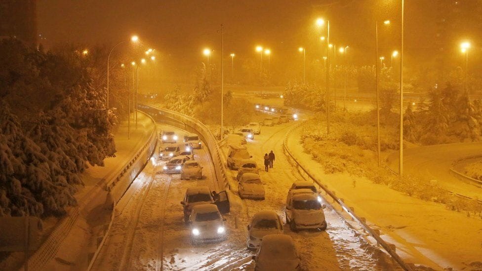 Испанию накрыли рекордные снегопады