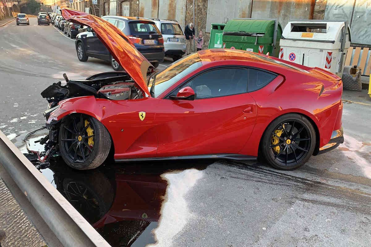Автомойщик разбил Ferrari за 300 тыс евро