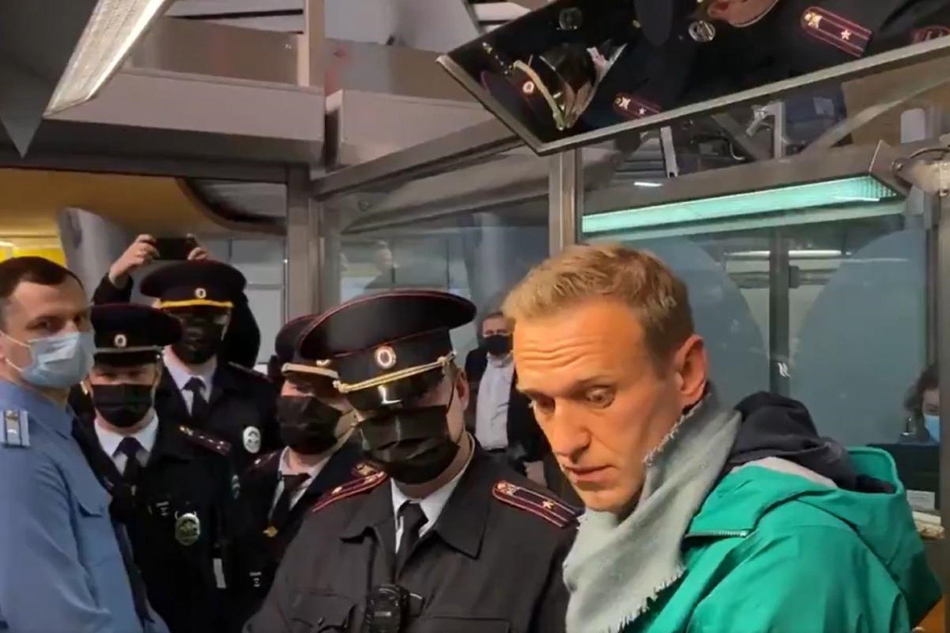 Почему навальный террорист. Навальный задержание 2021.