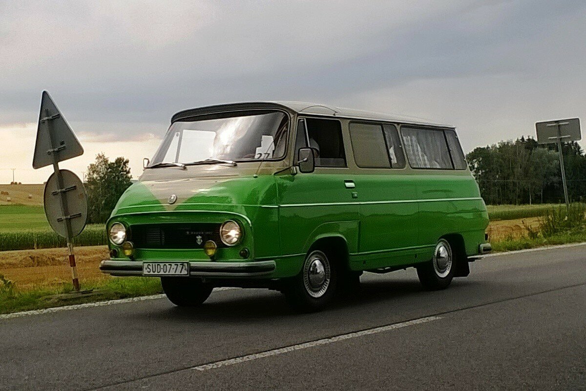 Универсальный автомобиль. Skoda 1203. Микроавтобус Шкода 1203. Бус Шкода 1203. Шкода 2203.