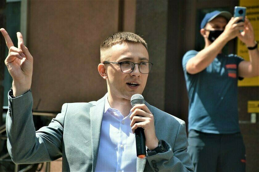 Стерненко посадили за "измену СБУ", - журналист