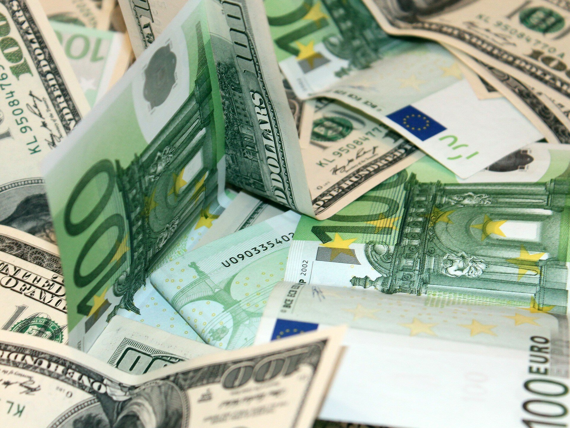 Росія знизила залежність від долара і євро