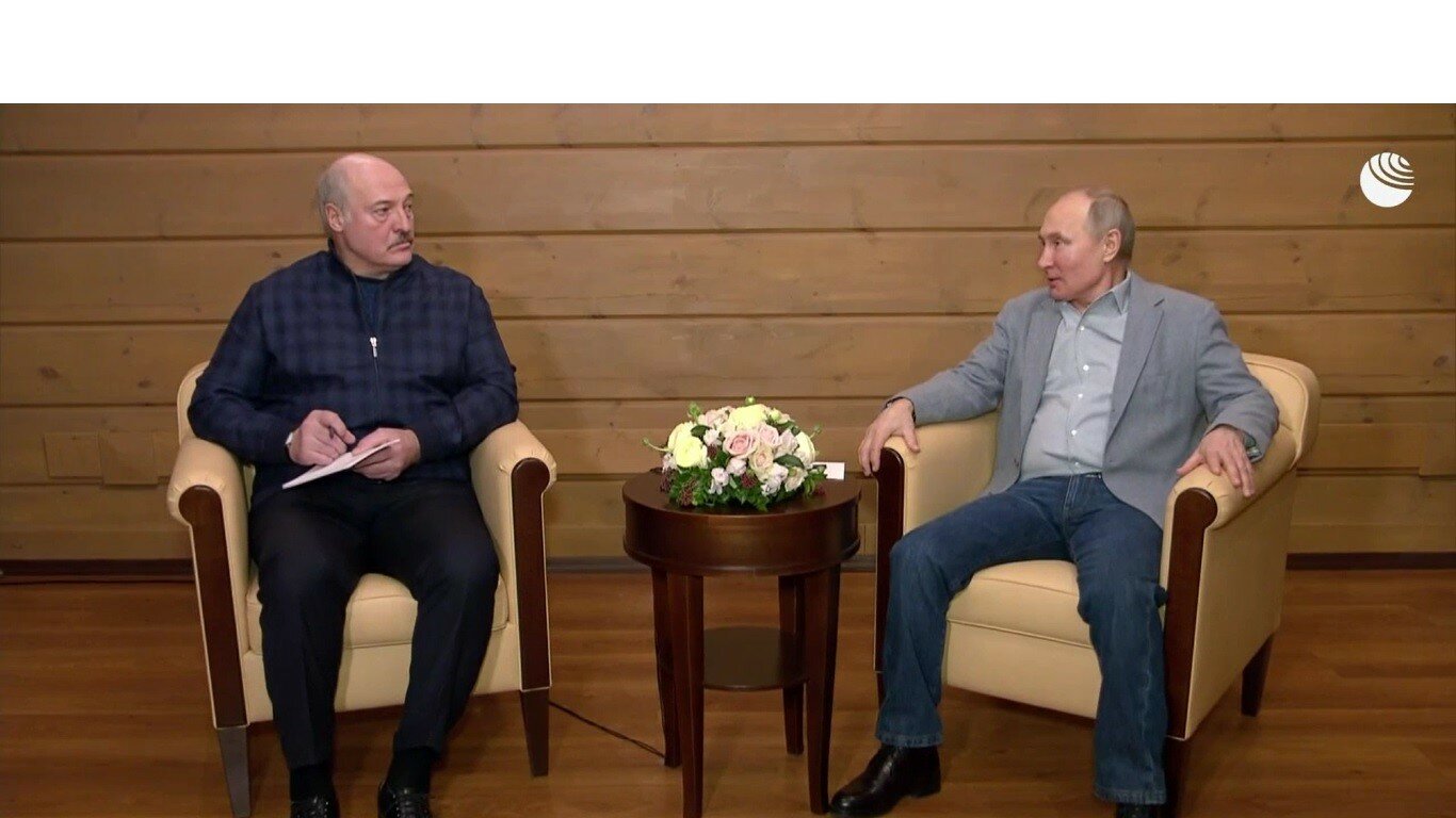 Лукашенко конспектировал выступление Путина