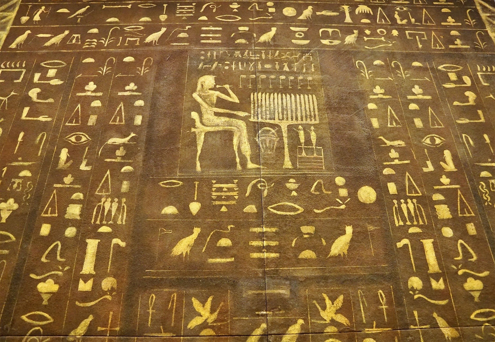 В Египте нашли древнюю мумию с золотым языком