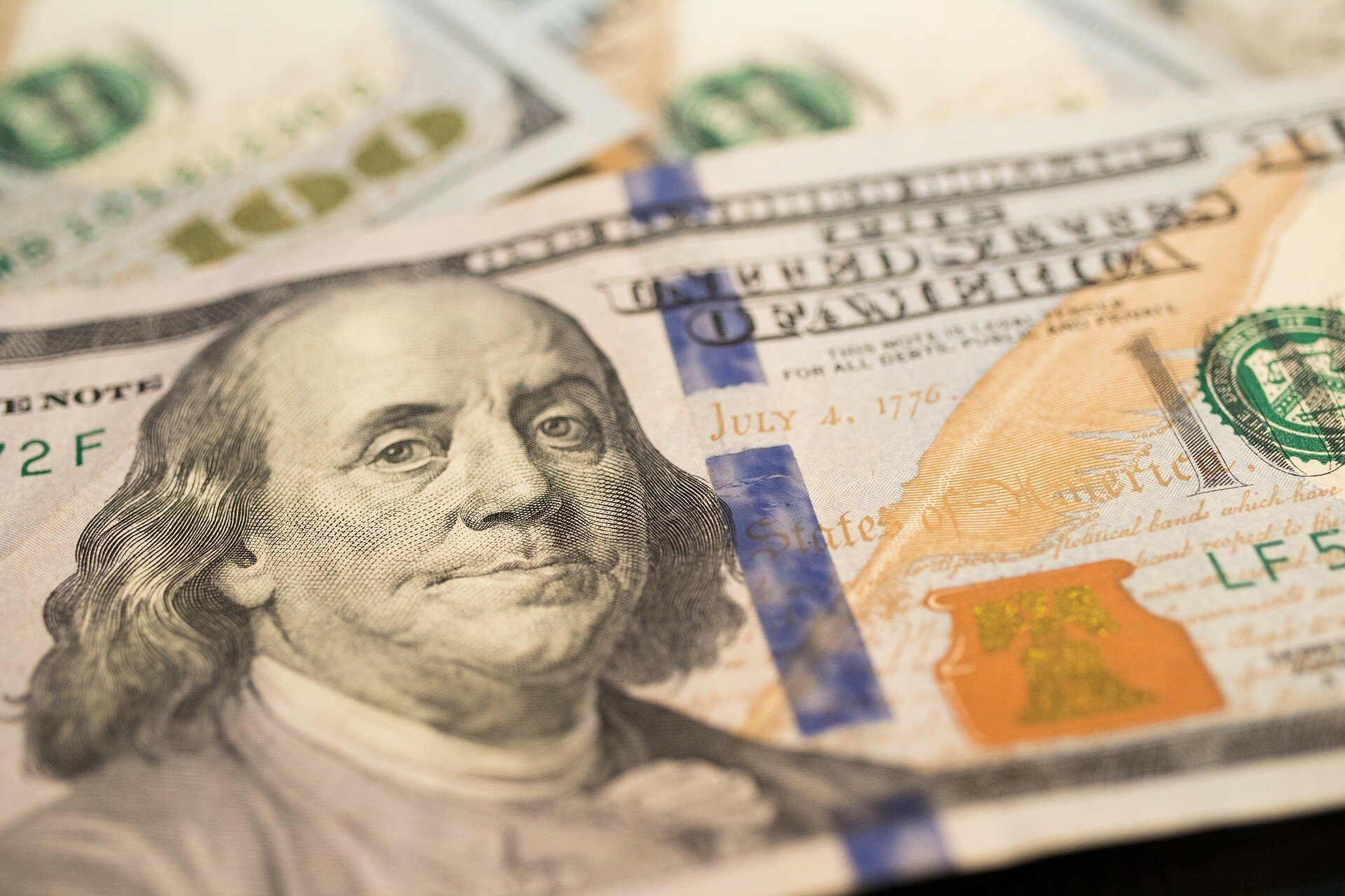 Міжбанк: нерезиденти скуповують валюту