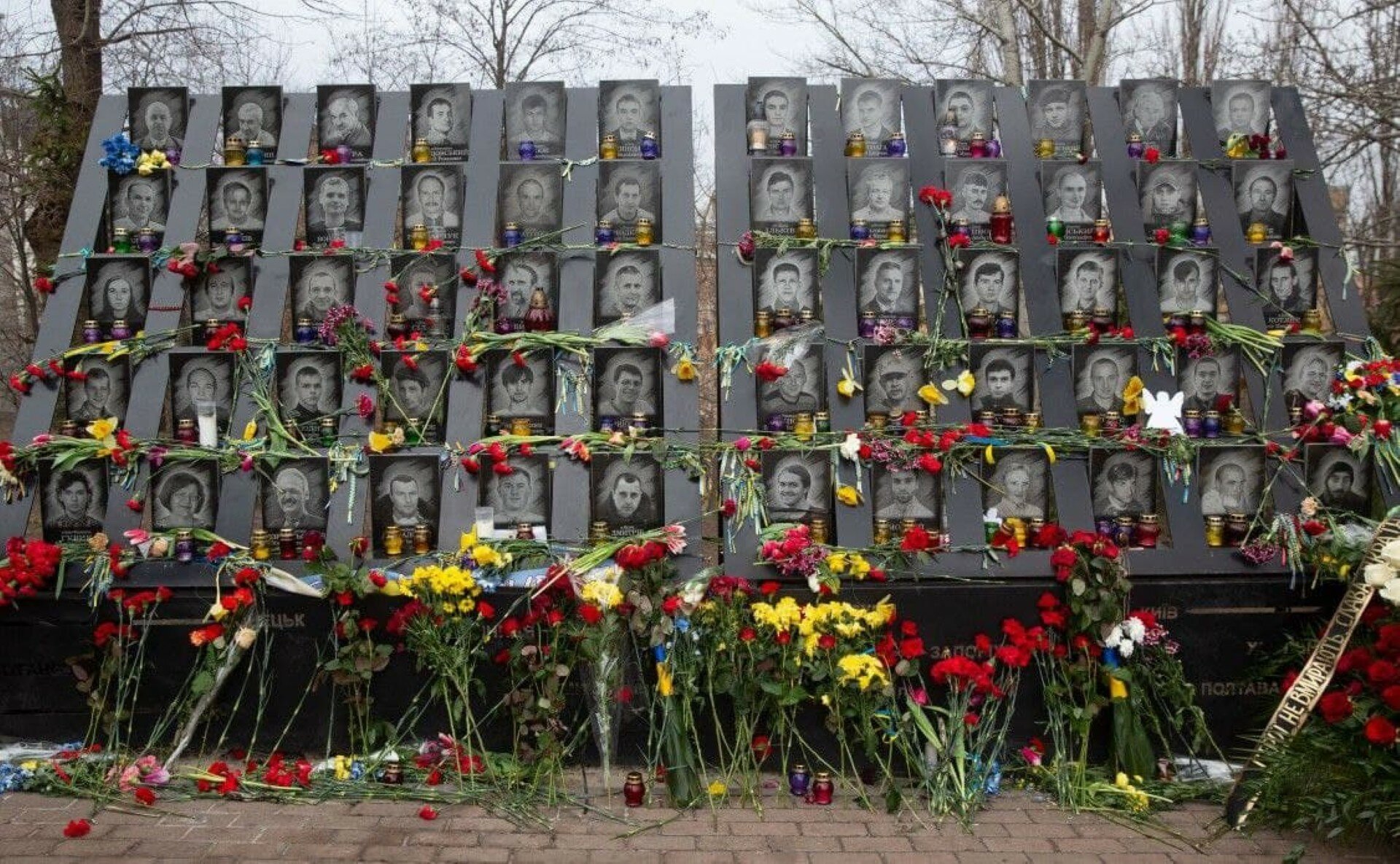 Зеленський вшанував пам'ять героїв Майдану, розстріляних 7 років тому