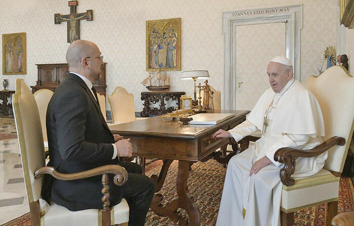 Подробиці зустрічі лідера КМУ з Папою Римським