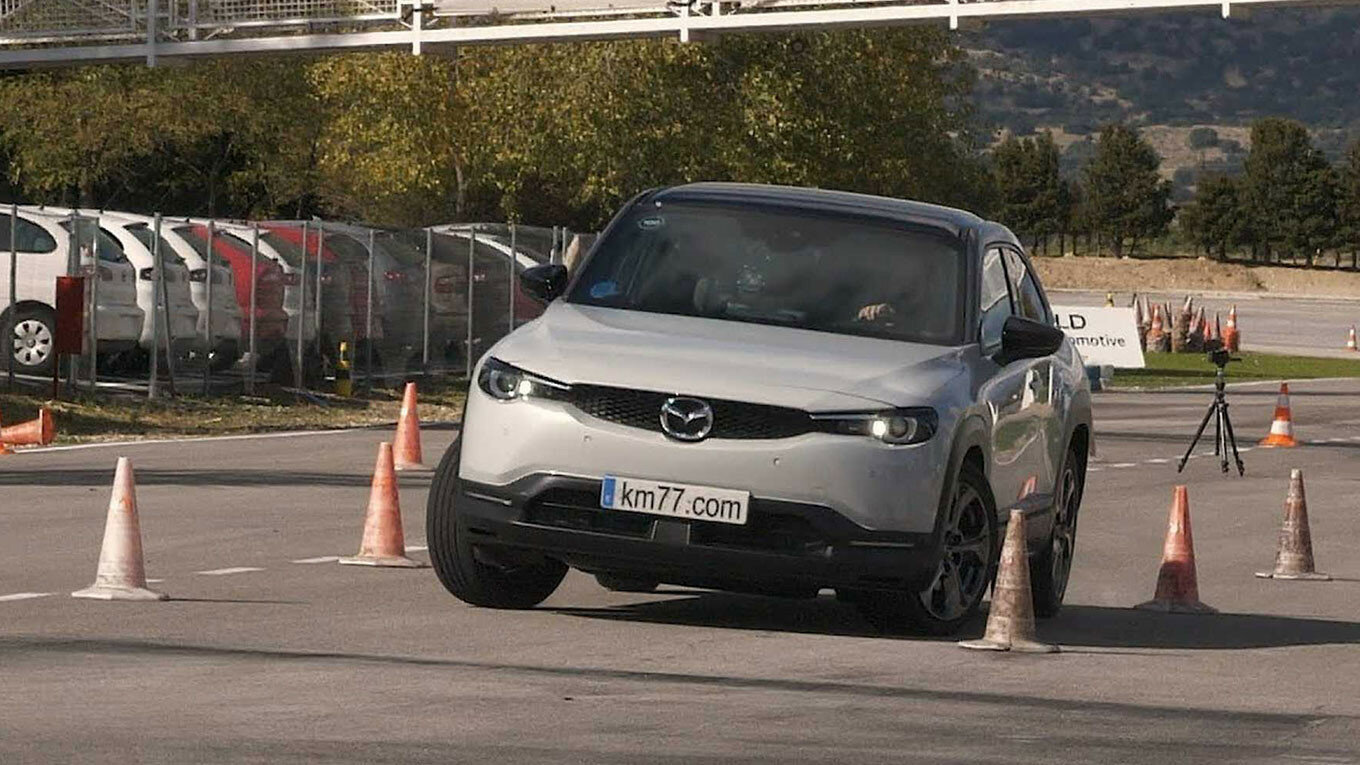 Новый Mazda MX-30 проверили на "лосиный тест"