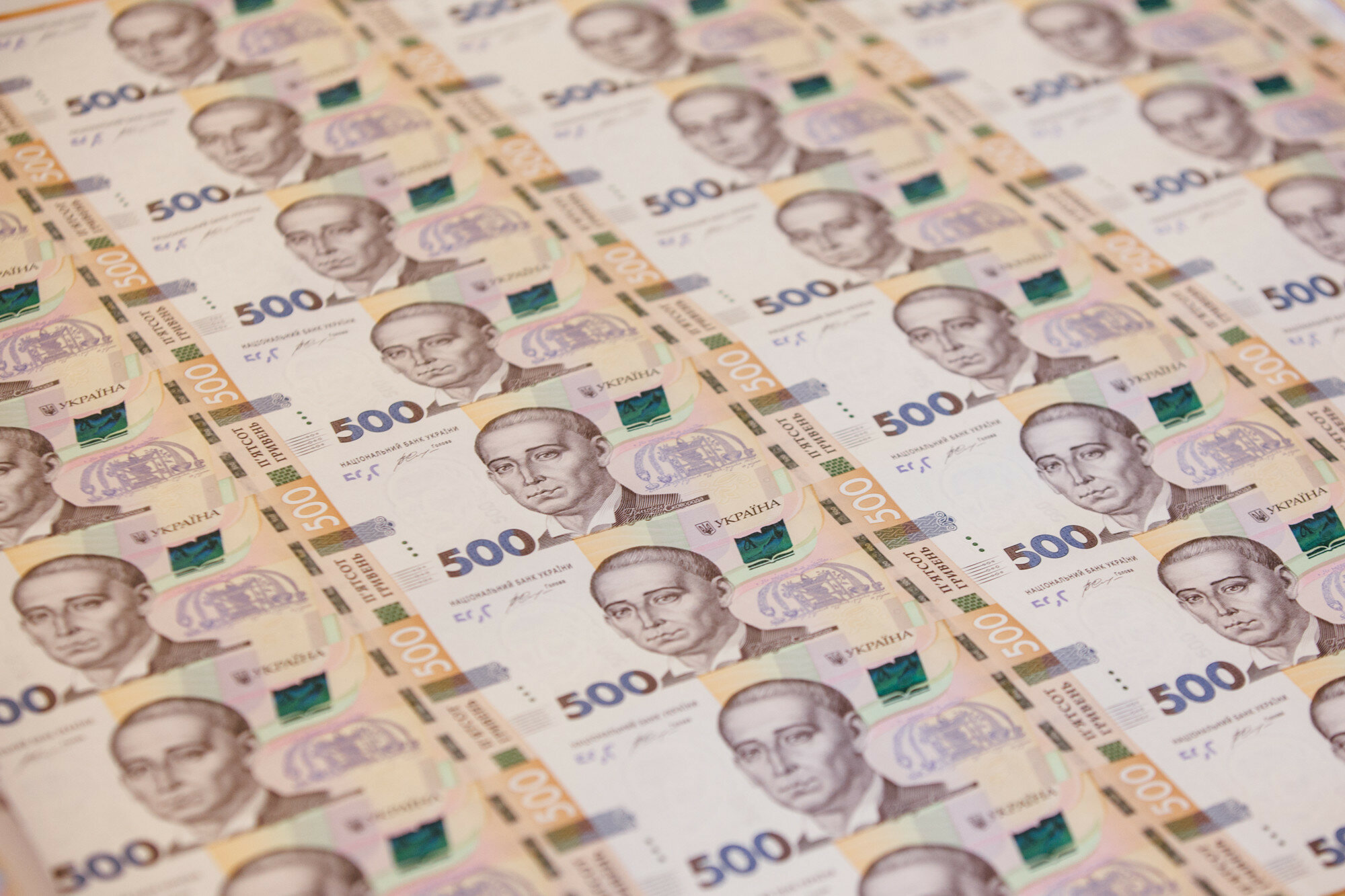 Поширення фальшивих грошей в Україні: як розпізнати підробку