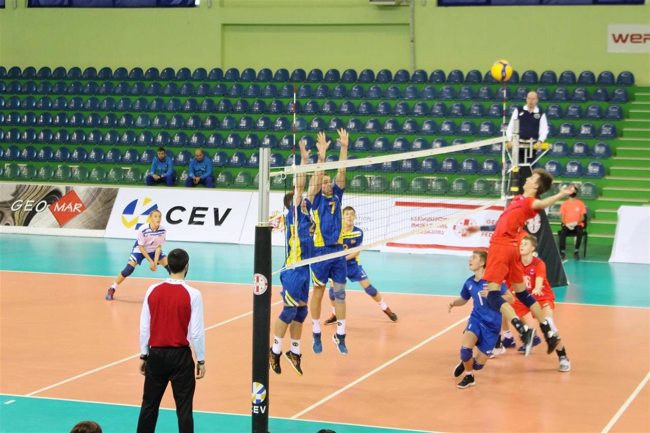 Волейбол: Україна поступається Росії у "бронзовому" матчі