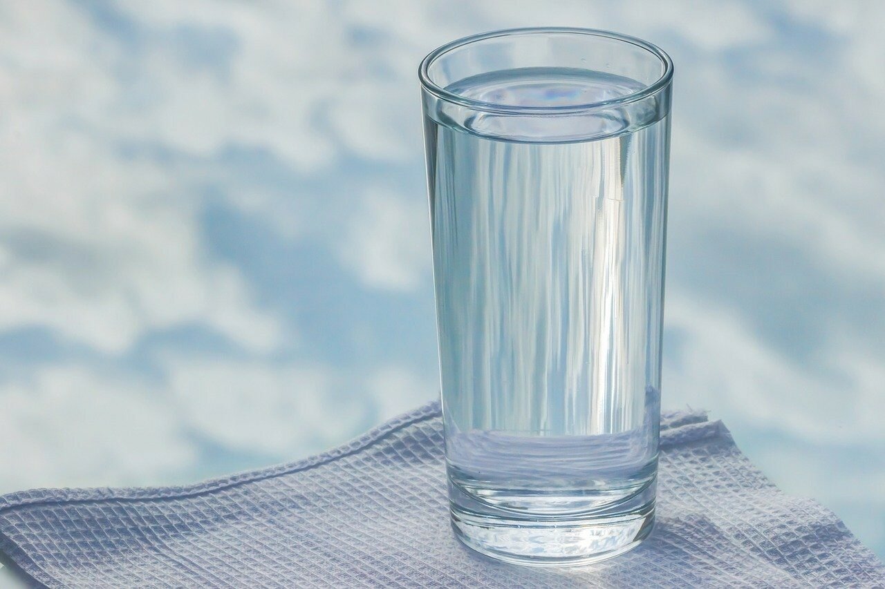 Чому вчені радять пити гарячу воду