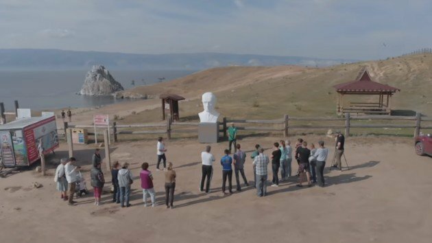В России снесли памятник Путину