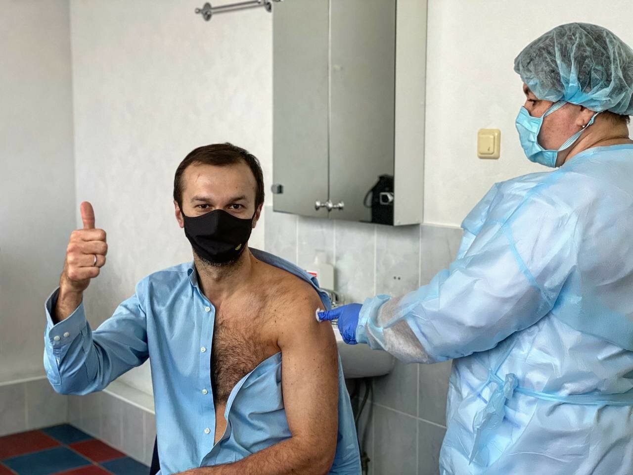 Лещенко прищепився від коронавірусу індійською вакциною CoviShield