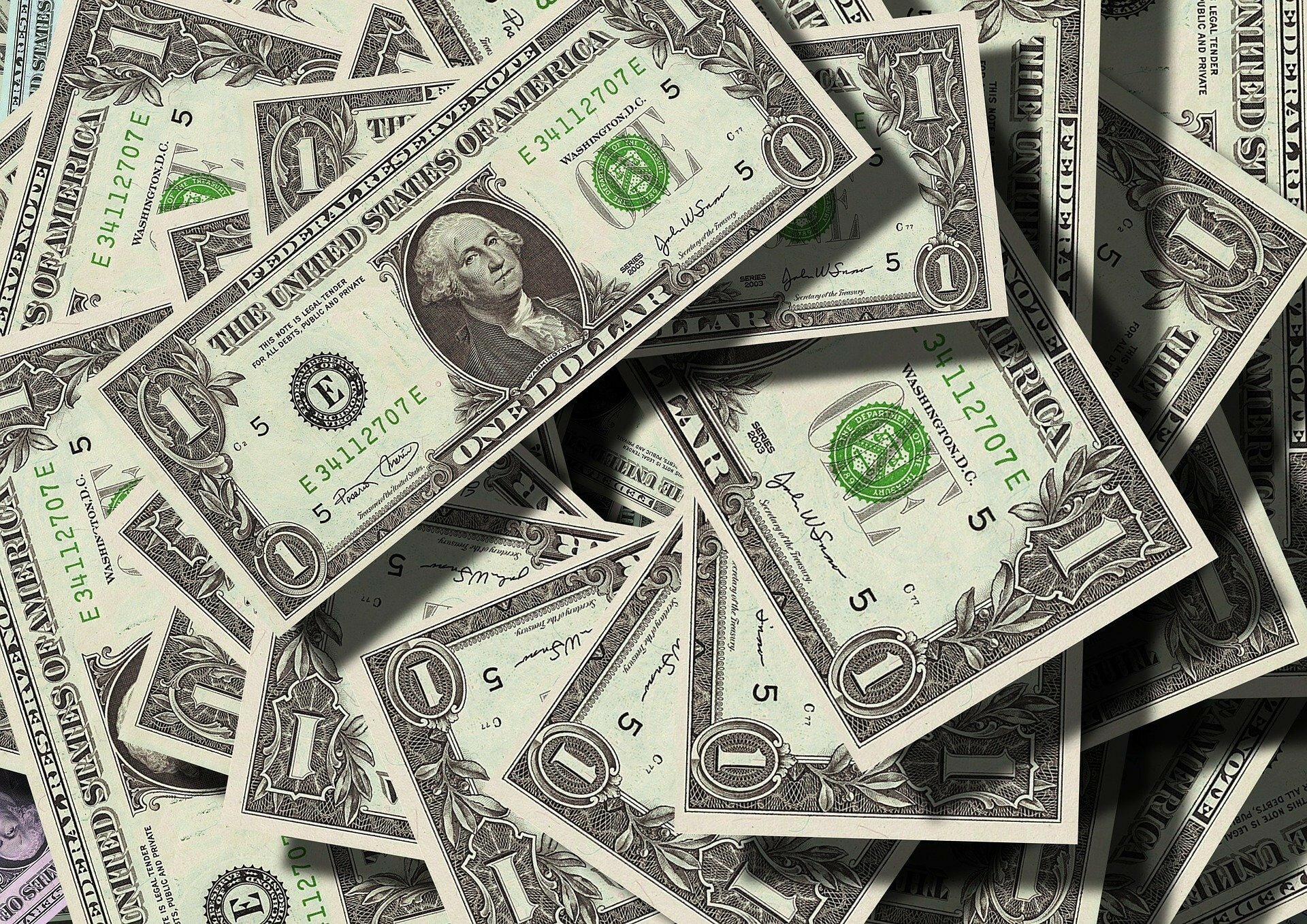 Міжбанк: нерезиденти обвалили долар
