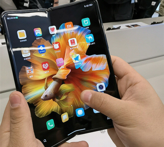 Флагманский Xiaomi Mix Fold показали вживую после анонса