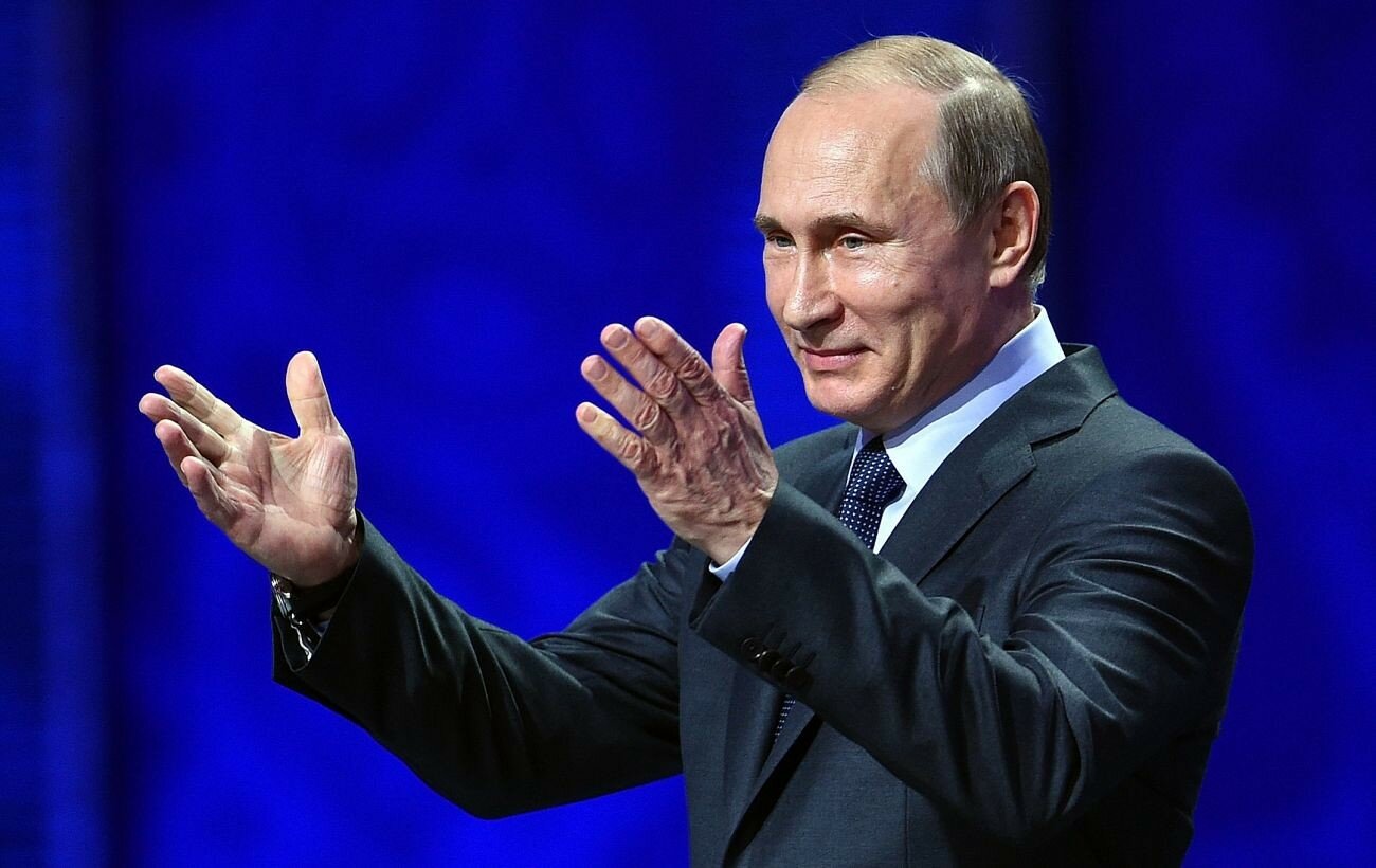 У Путина отреагировали на слова Макрона о "новой мировой войне"