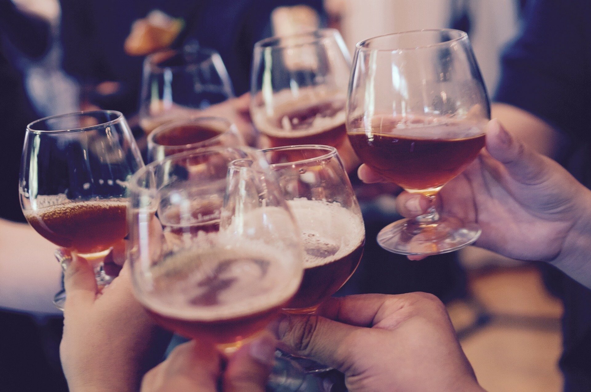 Алкоголь помогает общаться на иностранном языке: исследования ученых