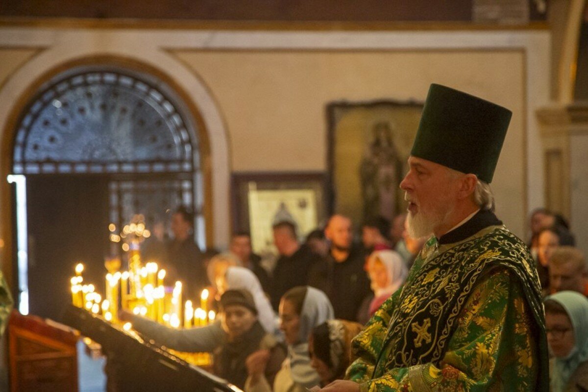 Московська УПЦ провела антикоронавірусне богослужіння з "тисячами" вірян