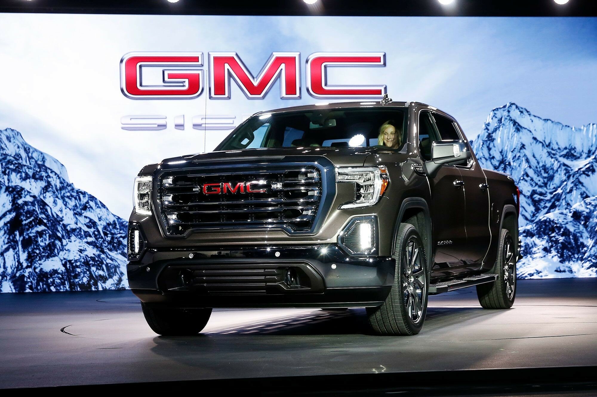 General Motors открыта для идеи принимать биткоины за авто