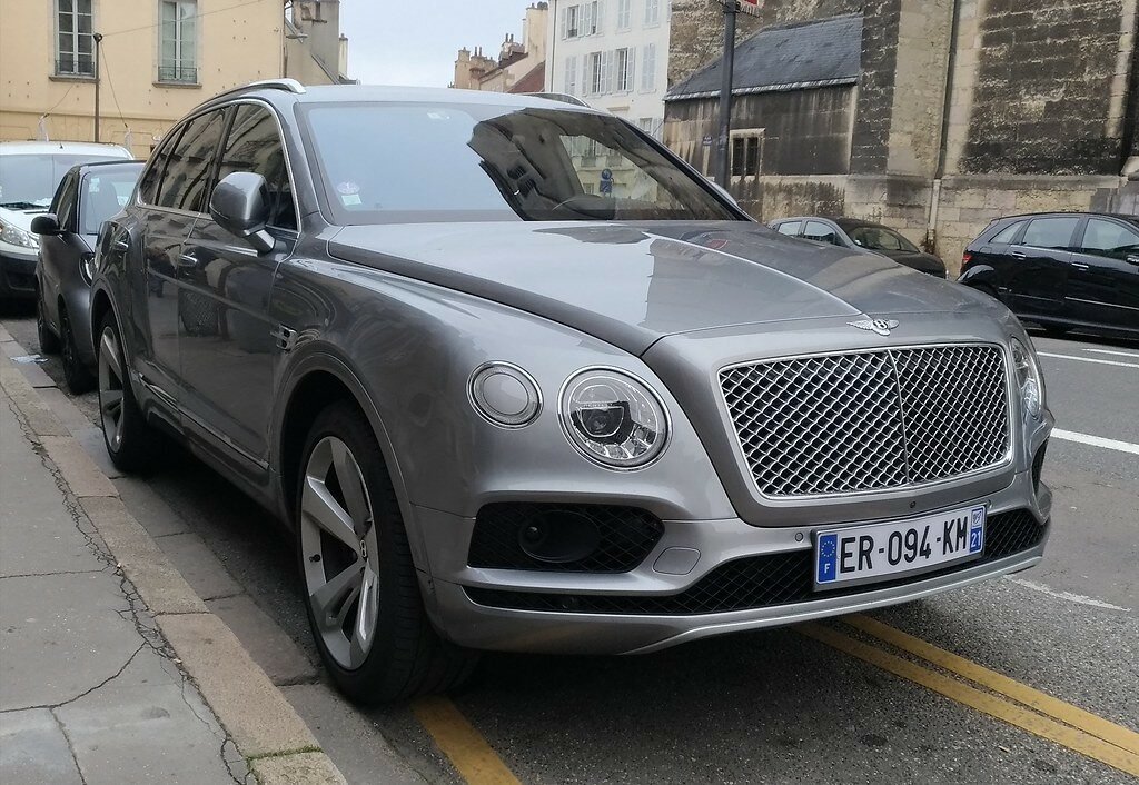 В Україні засвітився новий суперкар Bentley Bentayga