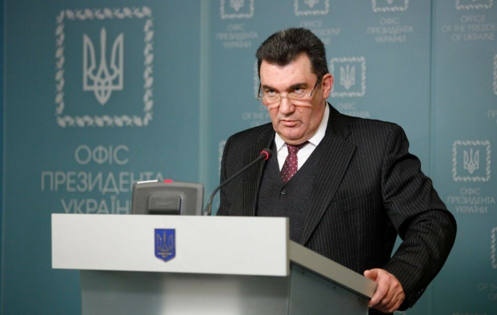 Данилов пояснив відсутність санкцій проти Порошенка і Гладковського