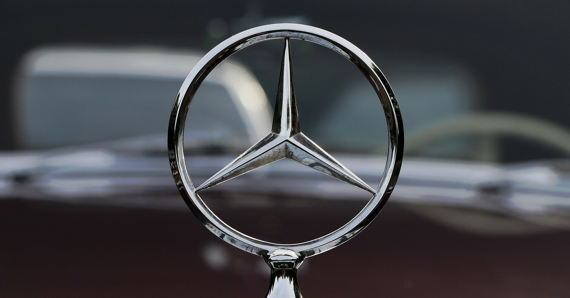 Mercedes-Benz Daimler повысил прогноз прибыли