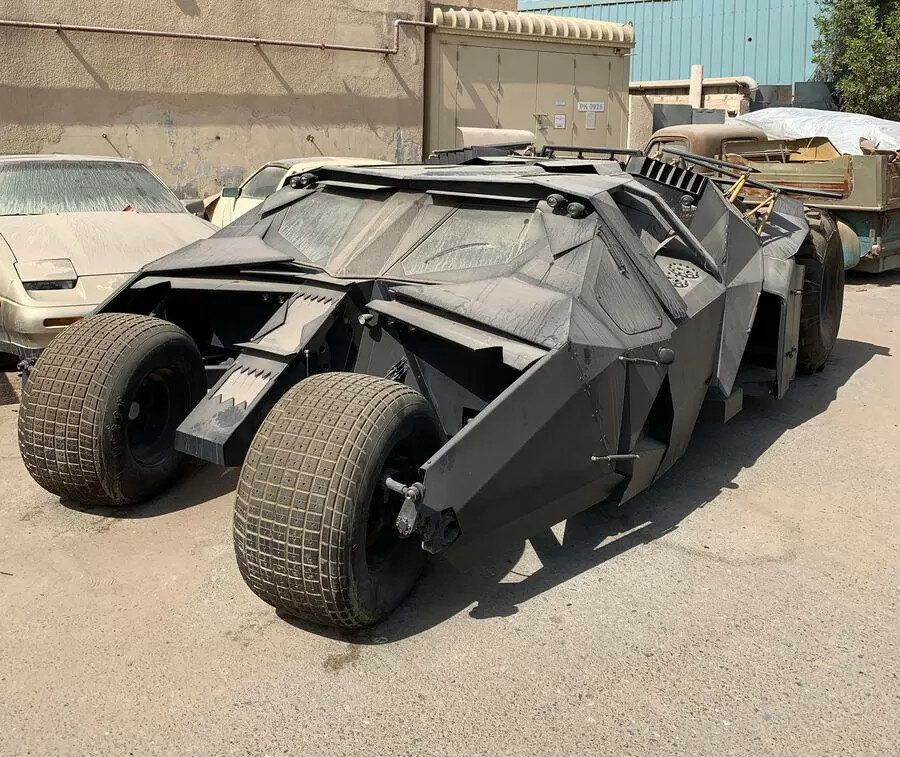В Дубае нашли заброшенный "Бэтмобиль": не исключено, что он настоящий