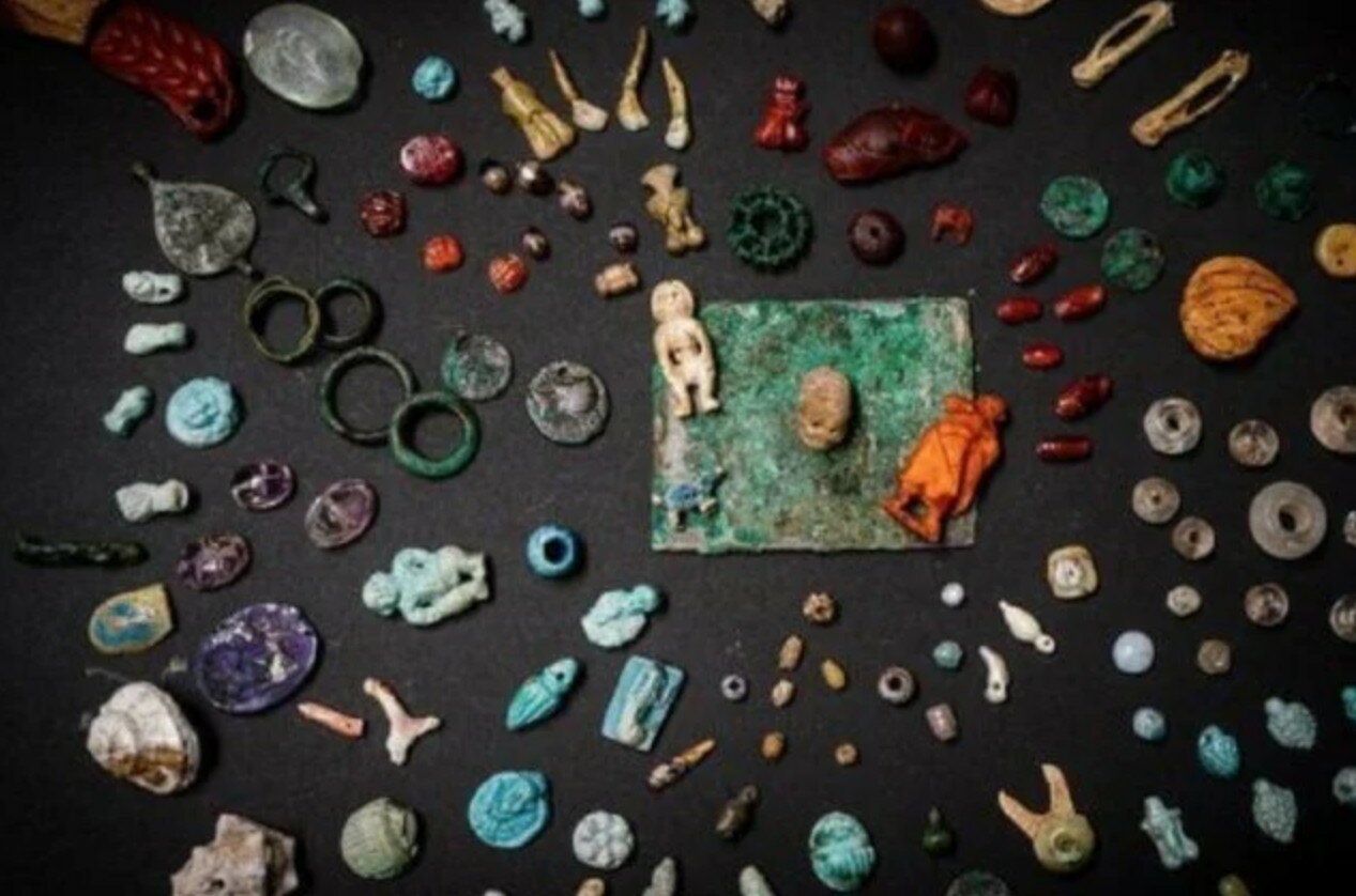 ​В Помпеях найден ящик с колдовскими предметами