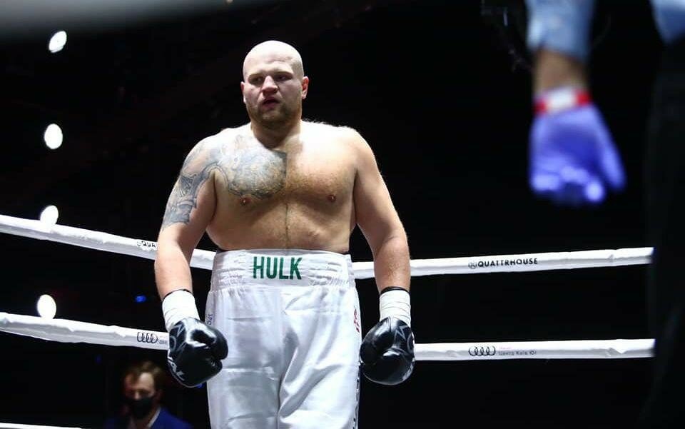 Украинский "Халк" Шевадзуцкий одержал очередную победу на ринге