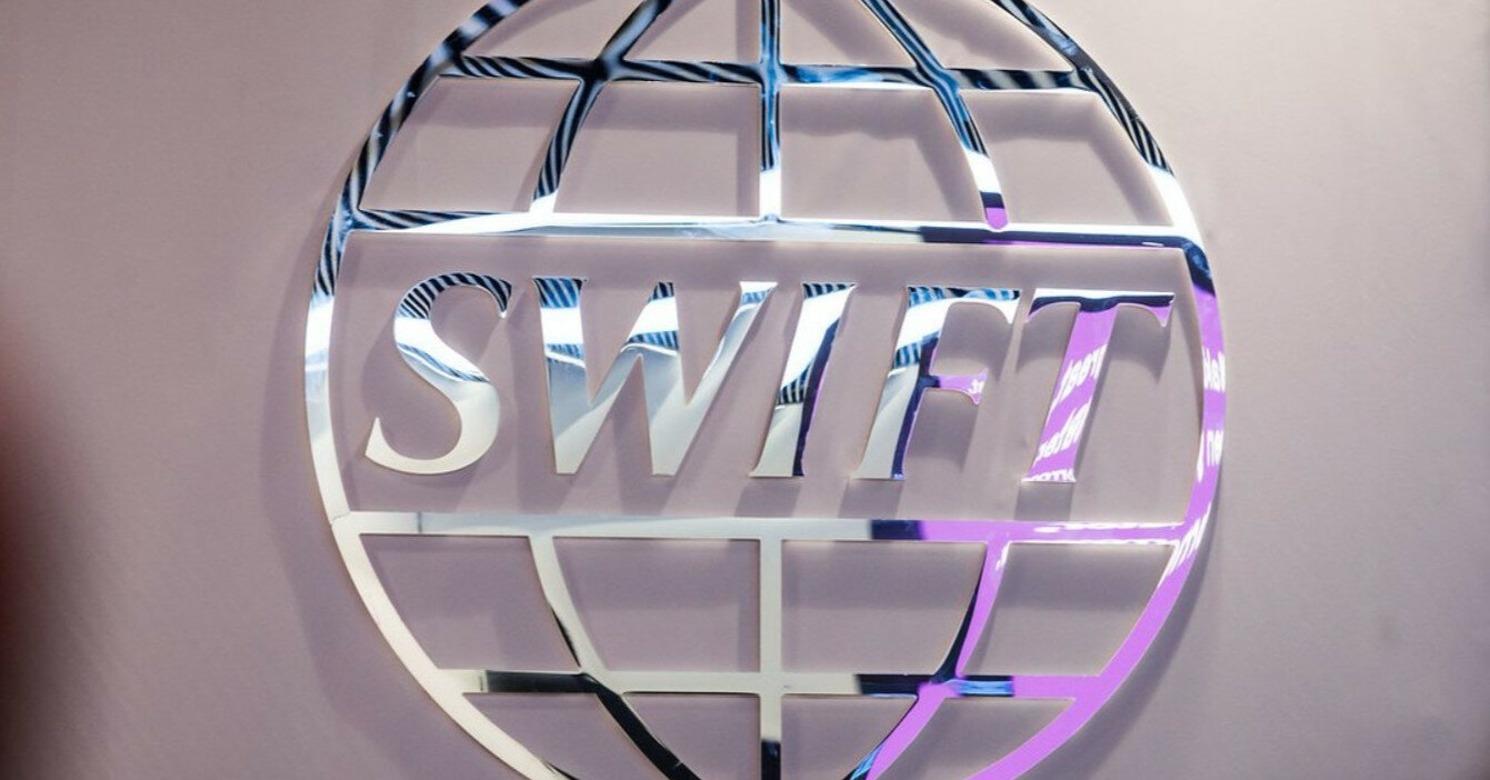 Россию могут отключить от SWIFT: чем чреваты последствия финансовой изоляции