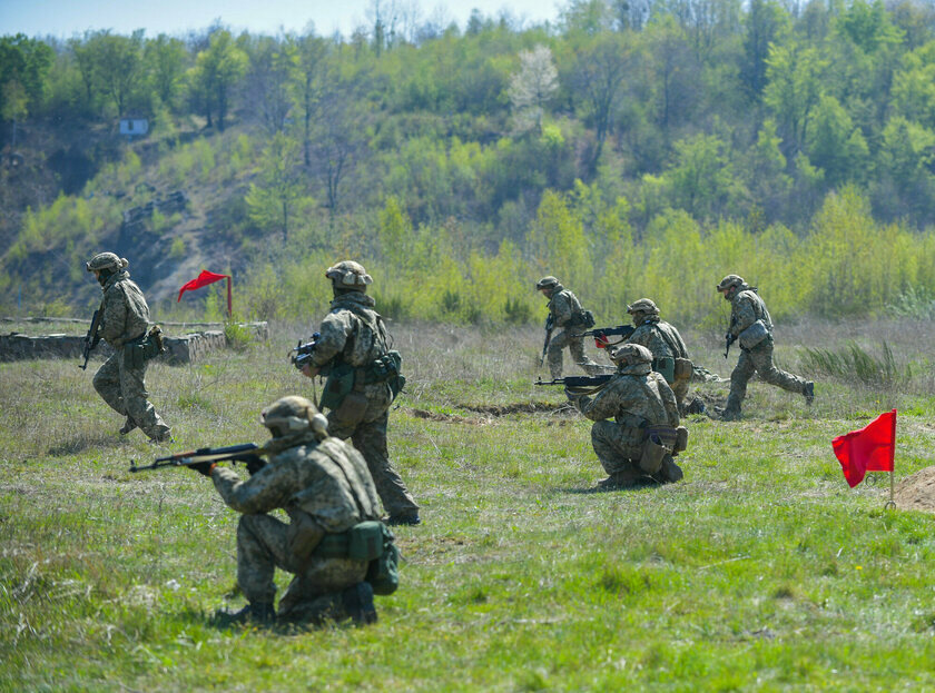 ЗМІ показали відео з російського військового табору на кордоні з Україною