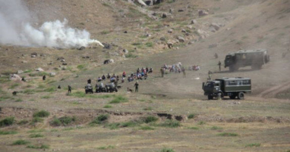 Киргизия заявила о передвижении войск Таджикистана к границе