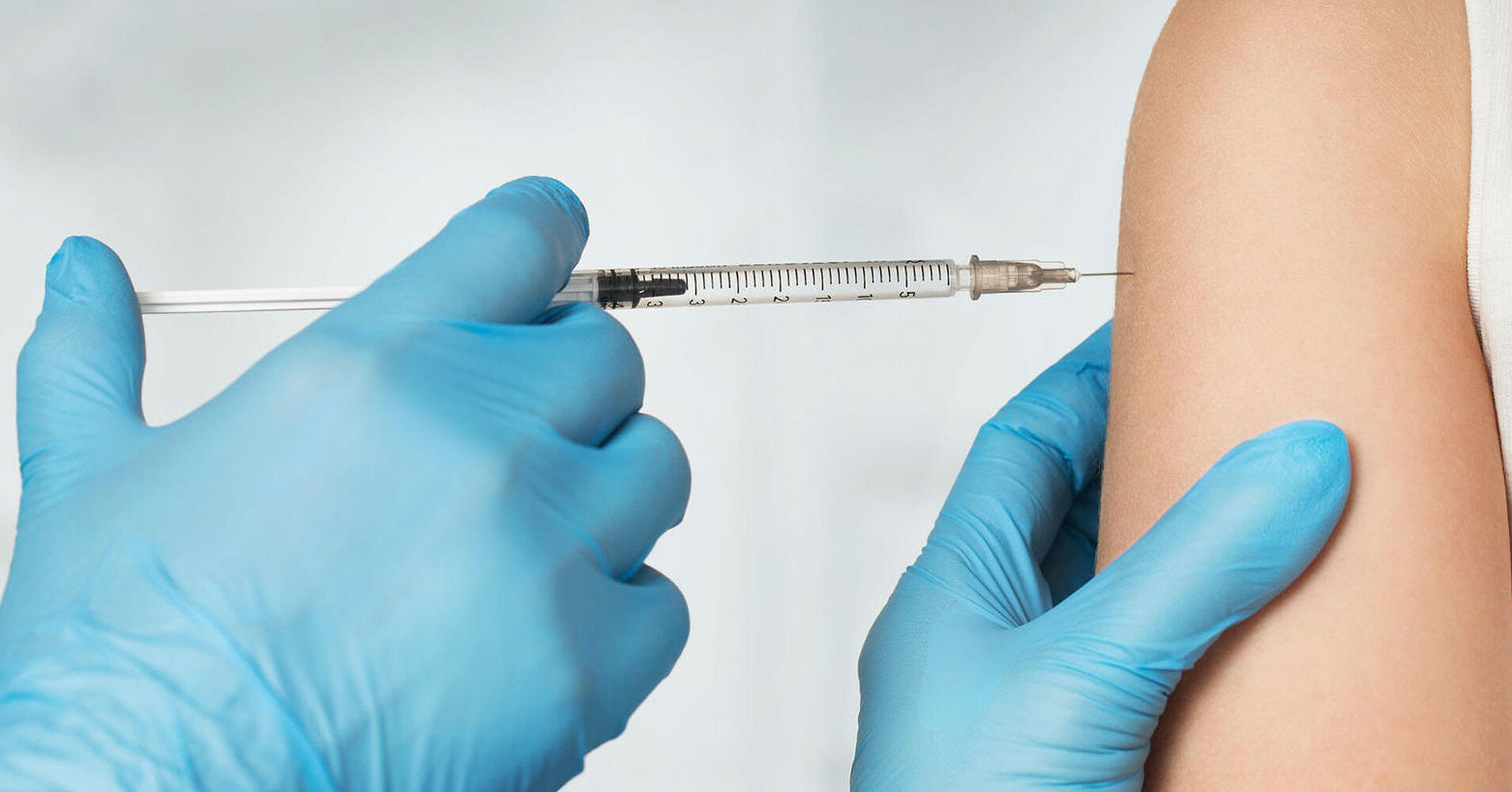 За сутки в Украине сделали почти 17 тысяч прививок