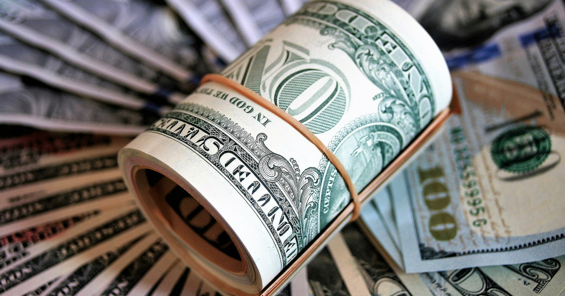 Міжбанк: чому зростає долар